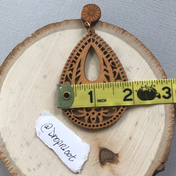 NWT Oval Drop Wood Earrings in Honey Blonde - Picture 6 of 8